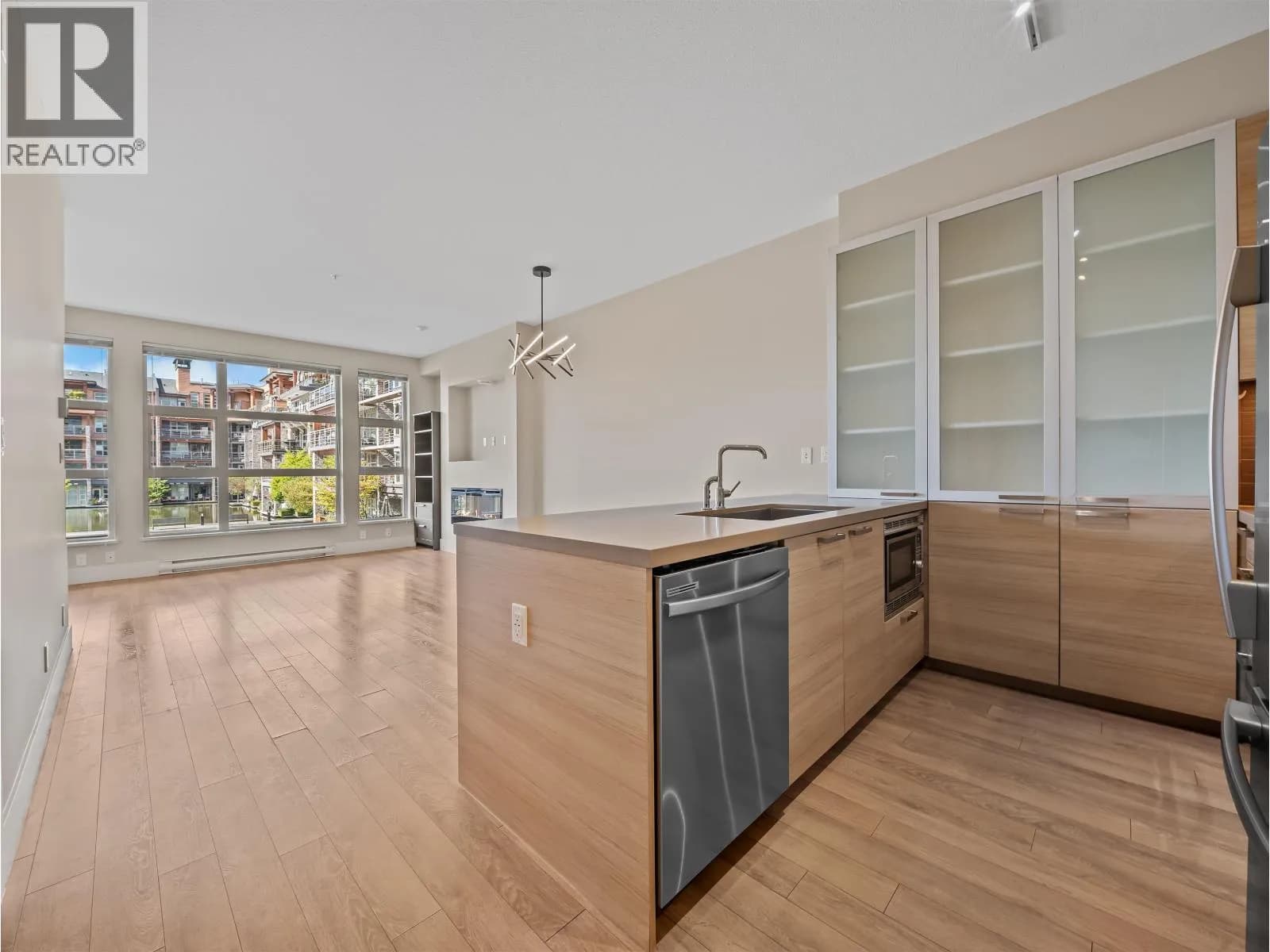 #215 3606 ALDERCREST DRIVE, North Vancouver, BC photo 2