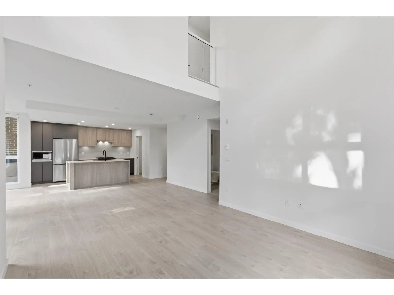 #102 6585 195A STREET, Surrey, BC photo 2