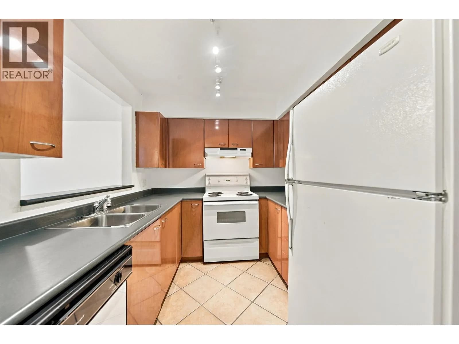 #106 2268 WELCHER AVENUE, Port Coquitlam, BC photo 3