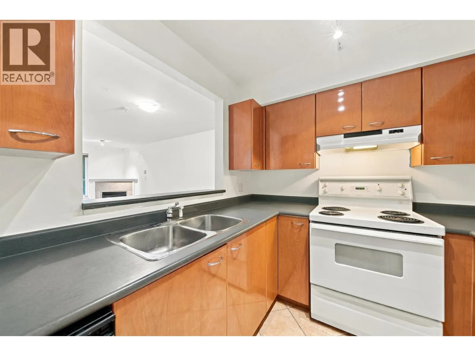 #106 2268 WELCHER AVENUE, Port Coquitlam, BC photo 4