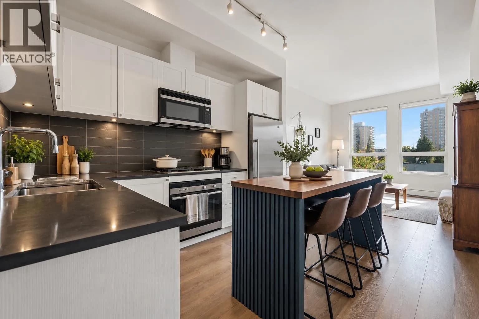 #414 105 W 2ND STREET, North Vancouver, BC photo 5