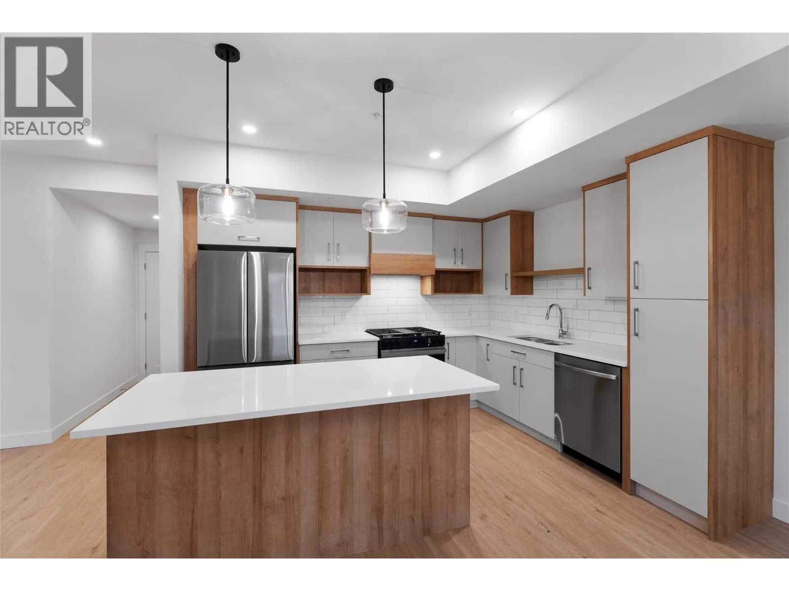 #203 1844 Qu'Appelle Boulevard, Kamloops, BC photo 5