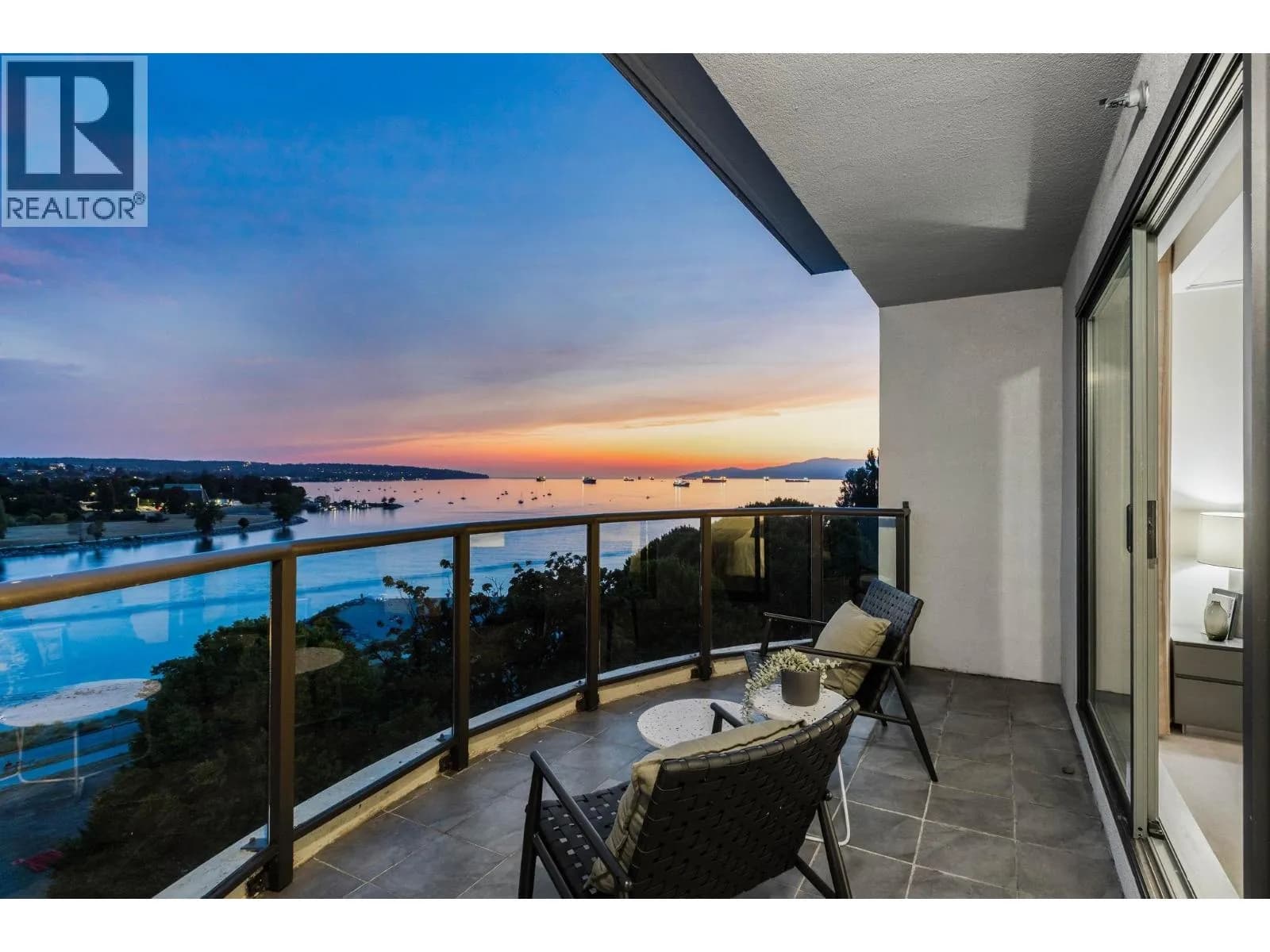 1233 BEACH AVENUE, Vancouver