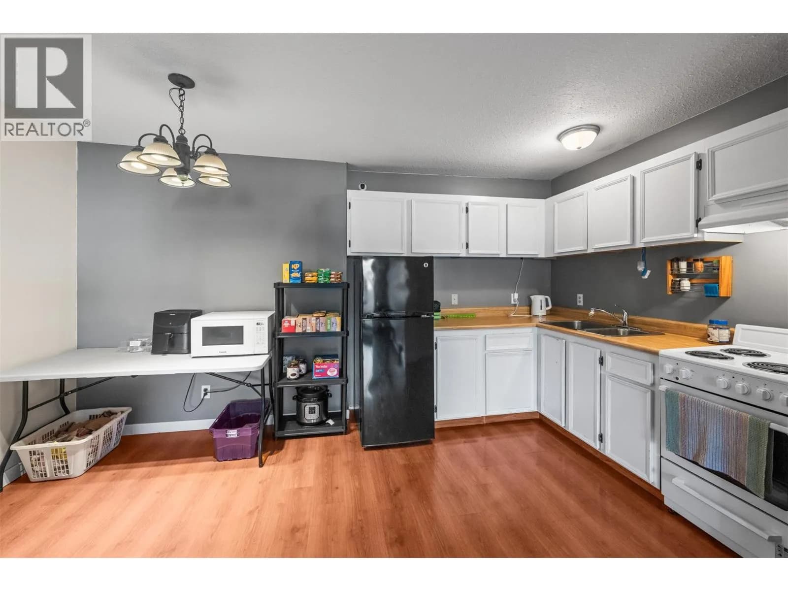 #408 150 SKAHA Place, Penticton, BC photo 3