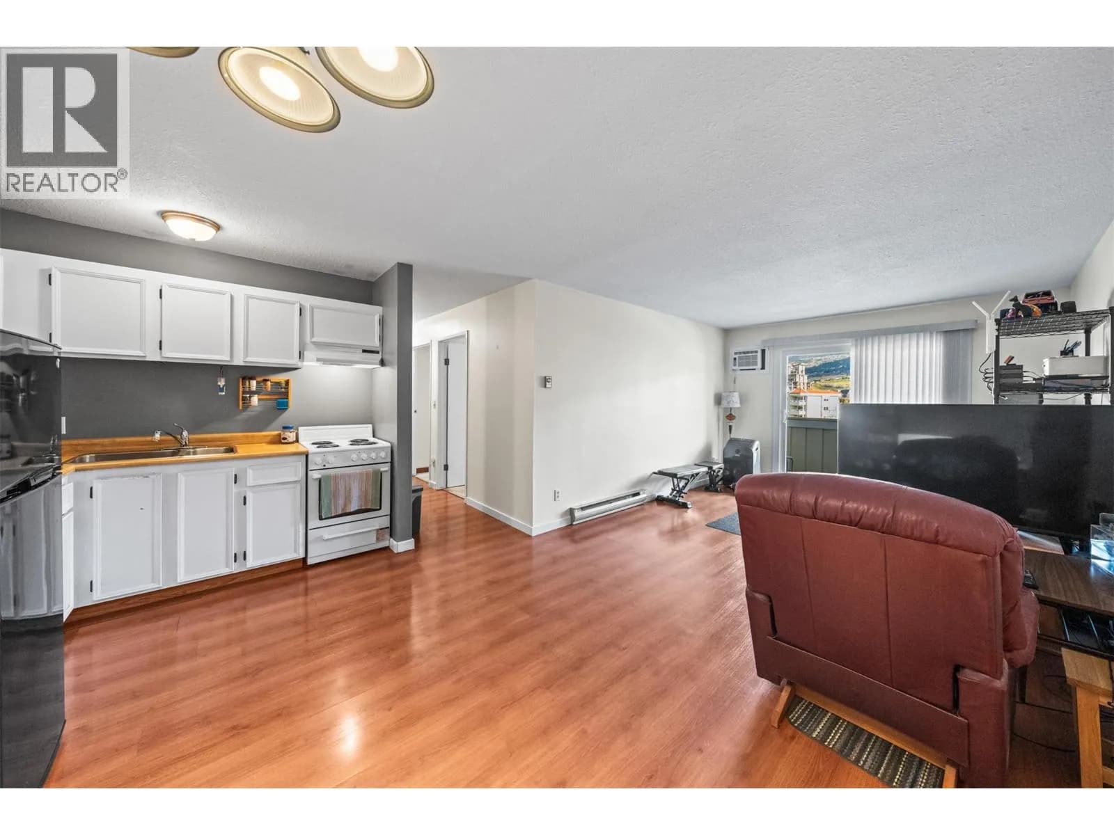 #408 150 SKAHA Place, Penticton, BC photo 5