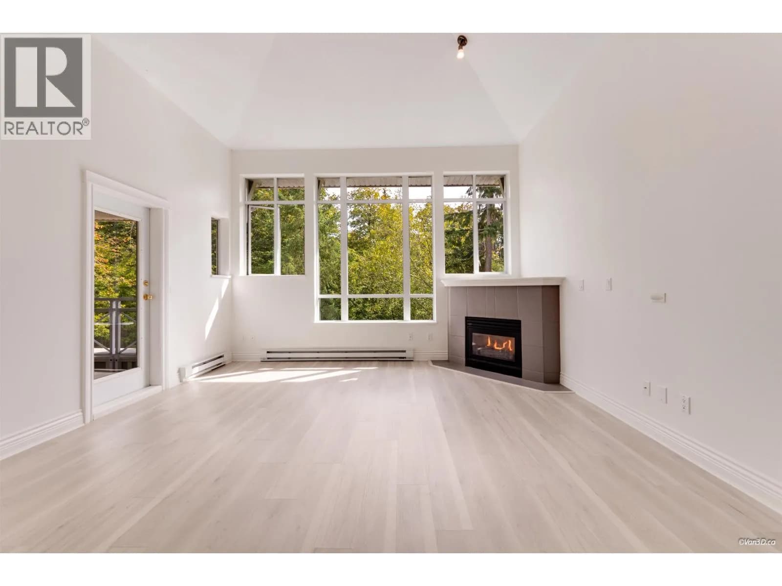 #405 3625 WINDCREST DRIVE, North Vancouver, BC photo 3