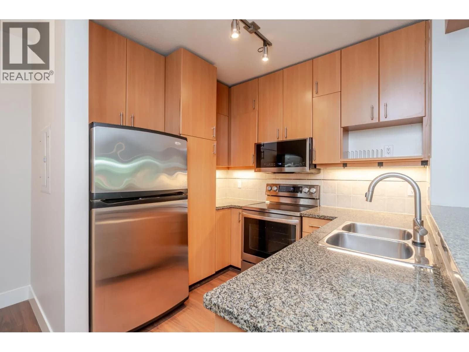 #204 580 RAVEN WOODS DRIVE, North Vancouver, BC photo 2