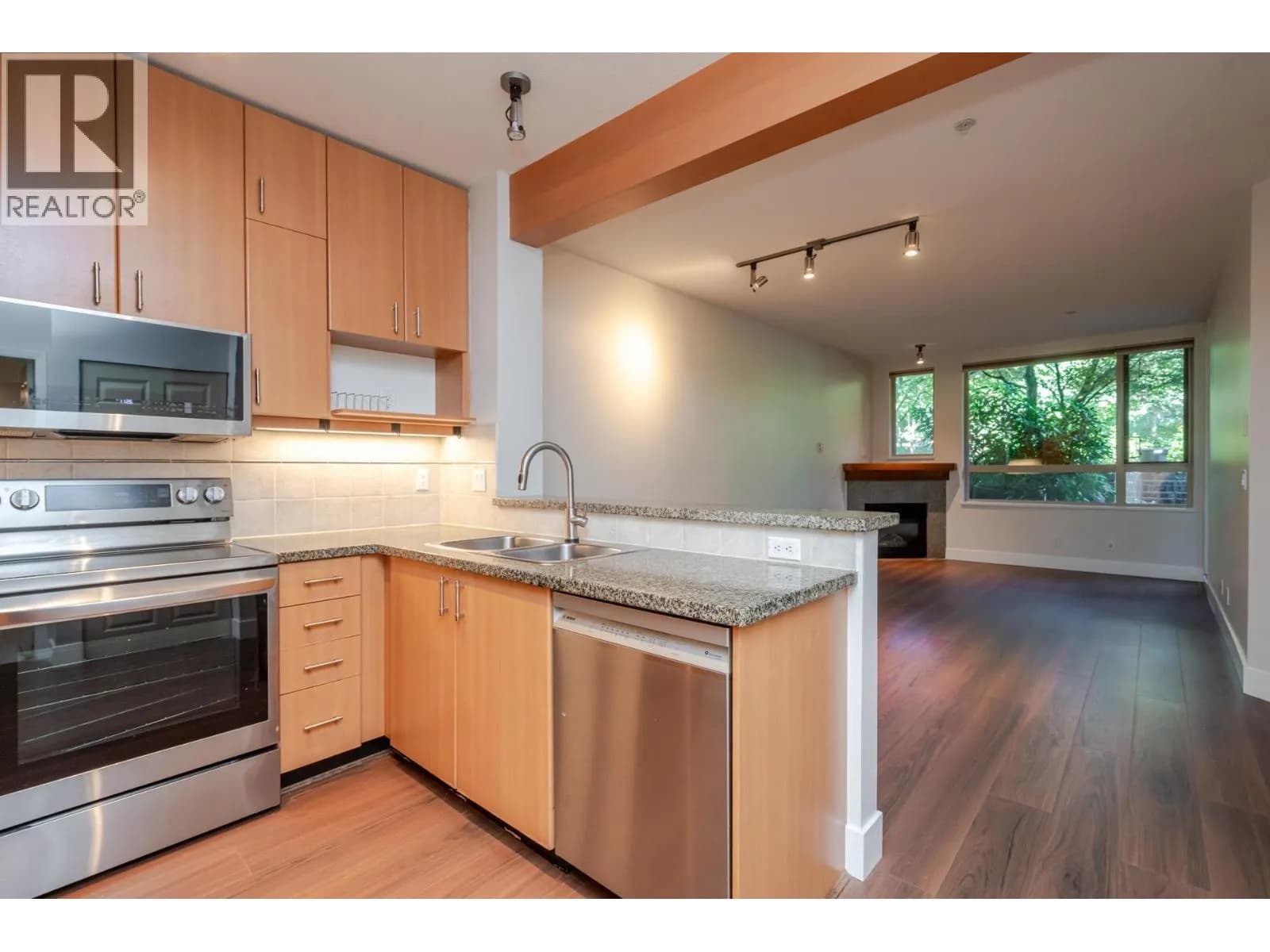 #204 580 RAVEN WOODS DRIVE, North Vancouver, BC photo 3