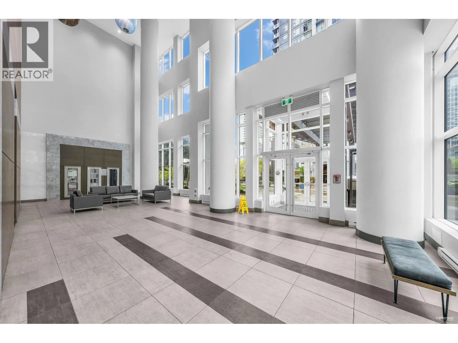 #2101 4900 LENNOX LANE, Burnaby, BC photo 4