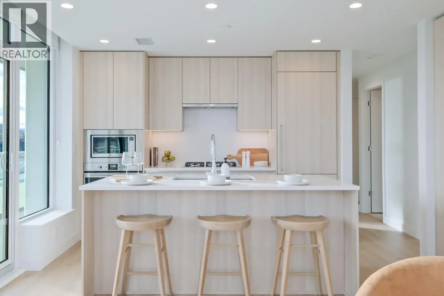#1904 238 Leon Avenue, Kelowna, BC photo 2