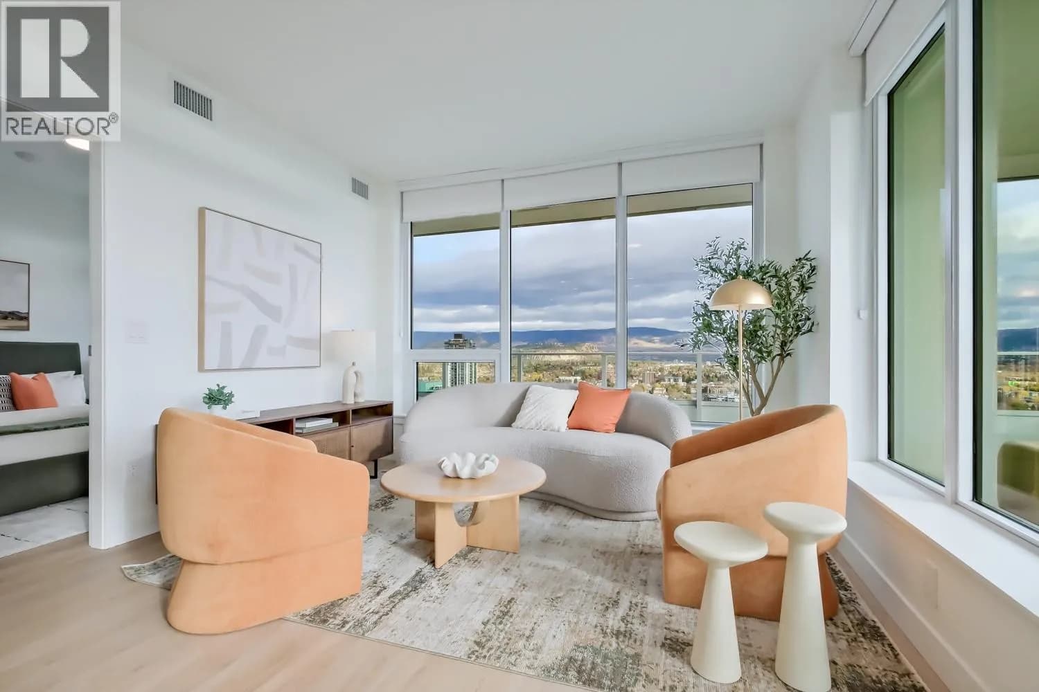 #1904 238 Leon Avenue, Kelowna, BC photo 5