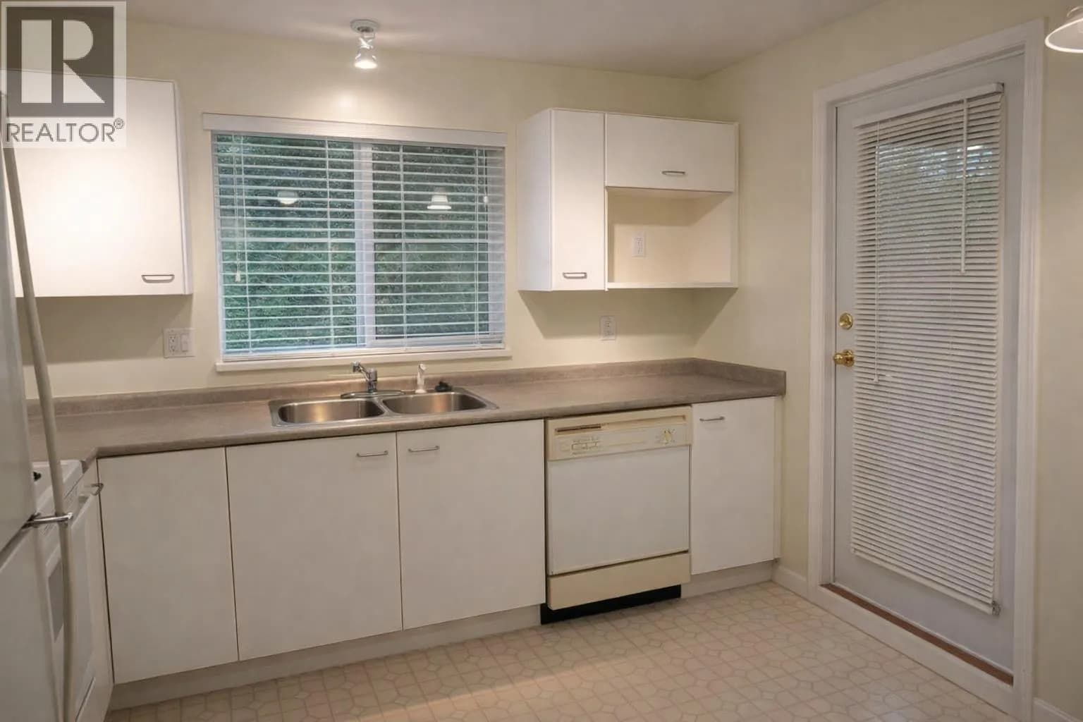 #215 1242 TOWN CENTRE BOULEVARD, Coquitlam, BC photo 4