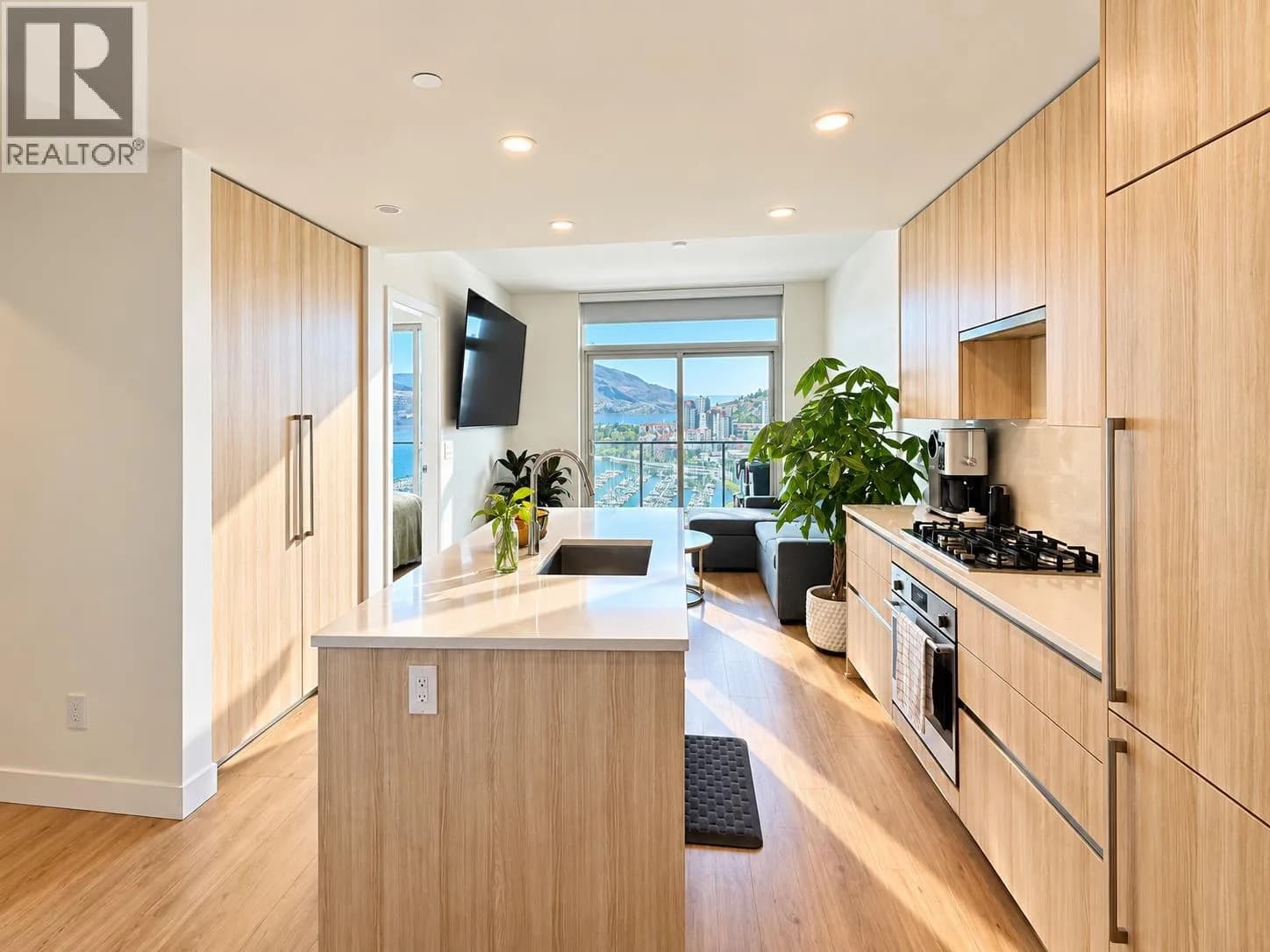 #1901 238 Leon Avenue, Kelowna, BC photo 5