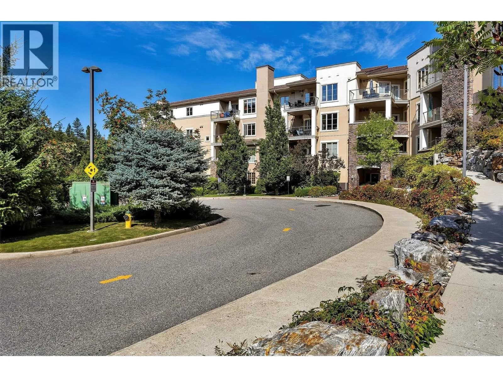 #1417 1875 Country Club Drive, Kelowna, BC photo 4