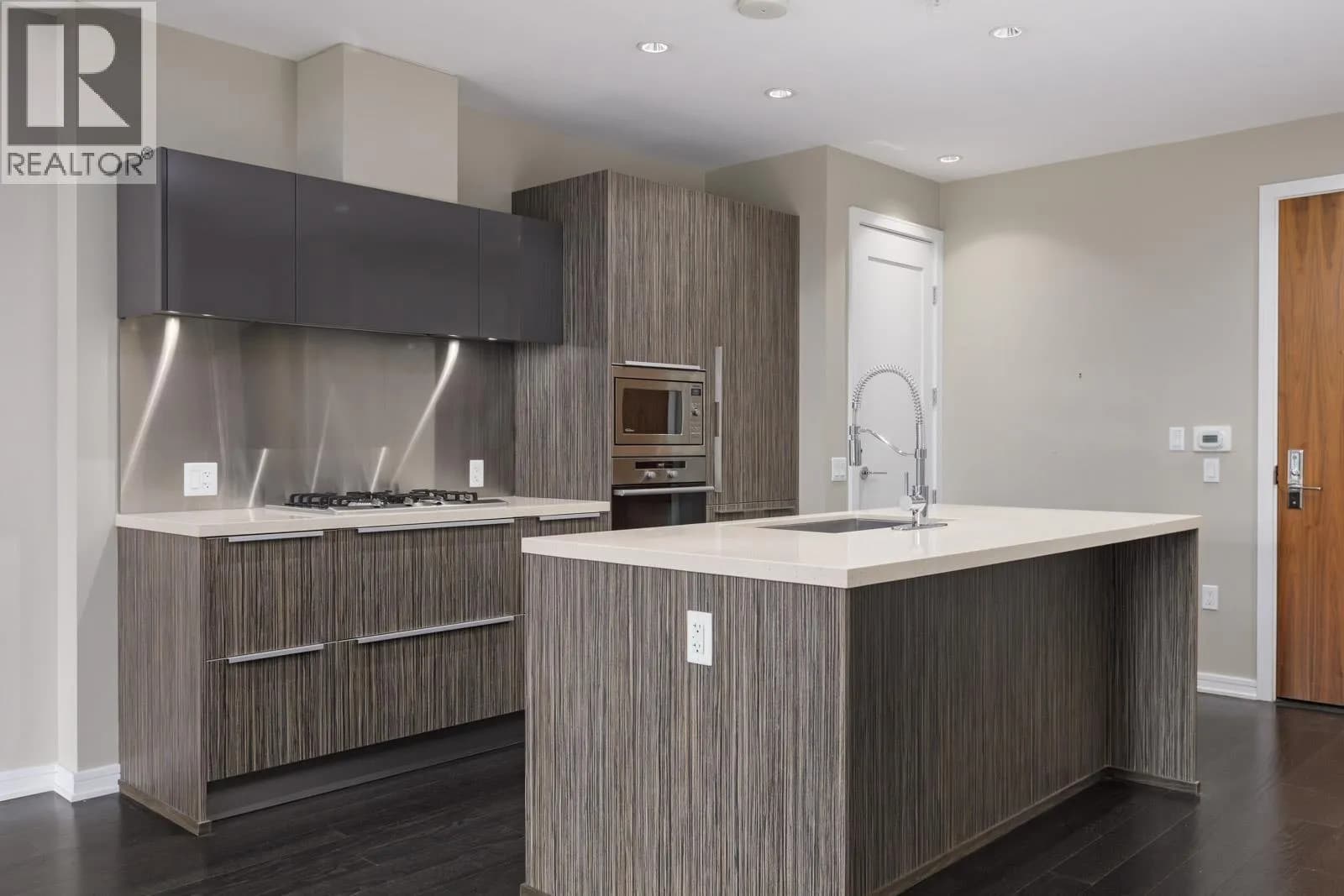 #209 1616 COLUMBIA STREET, Vancouver, BC photo 2