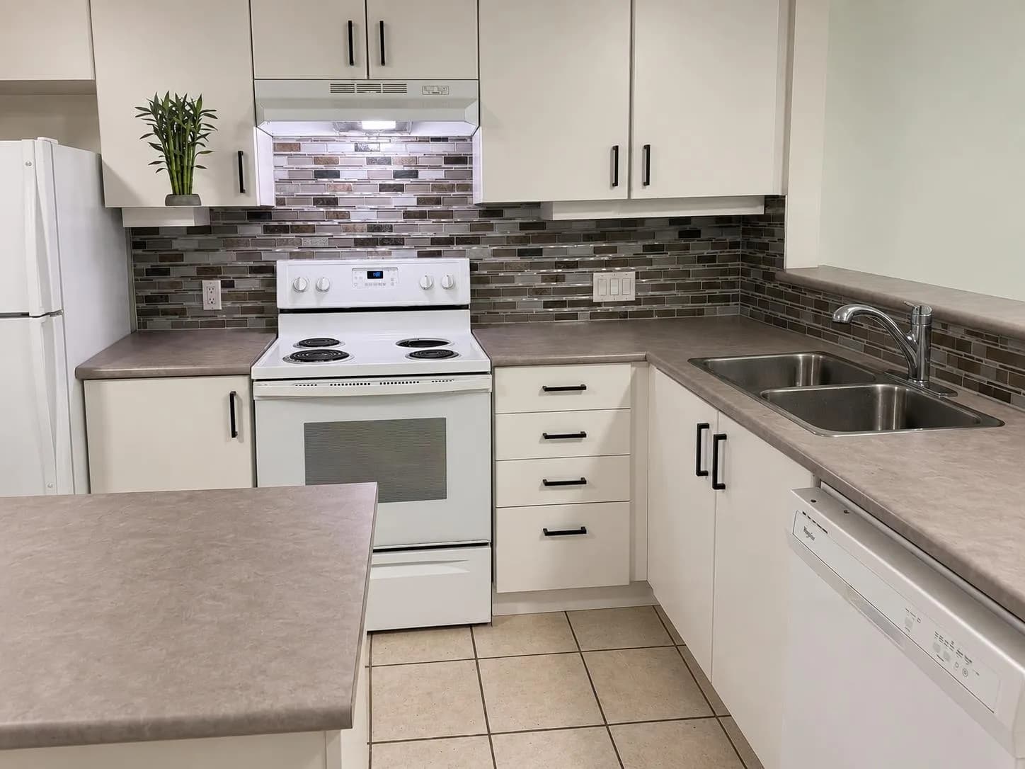 #328 10838 CITY PARKWAY, Surrey, BC photo 5