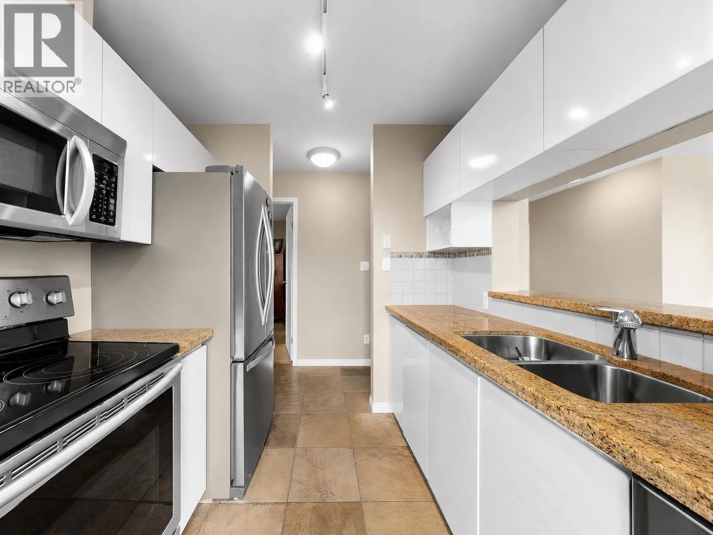#312 8450 JELLICOE STREET, Vancouver, BC photo 5