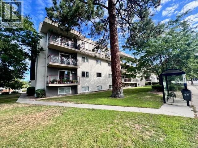 #303 110 Skaha Place, Penticton, BC photo 2