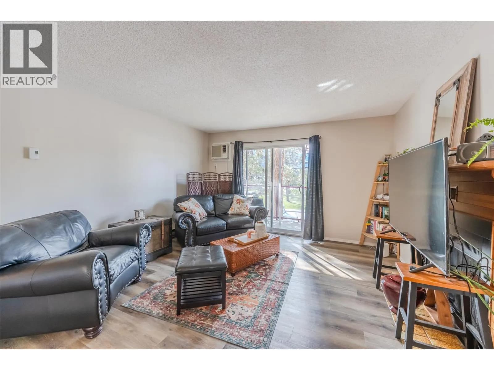 #303 110 Skaha Place, Penticton, BC photo 5