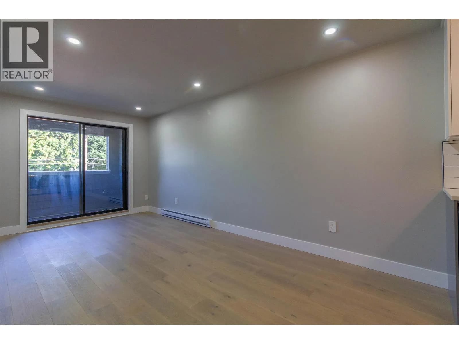 #201 1948 COQUITLAM AVENUE, Port Coquitlam, BC photo 2