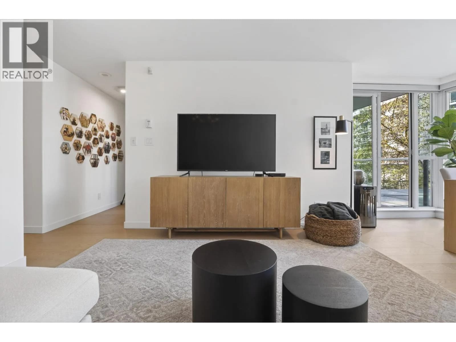 #305 560 CARDERO STREET, Vancouver, BC photo 5