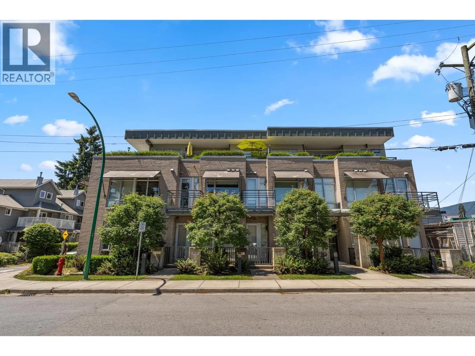 #202 1591 BOWSER AVENUE, North Vancouver, BC photo 2