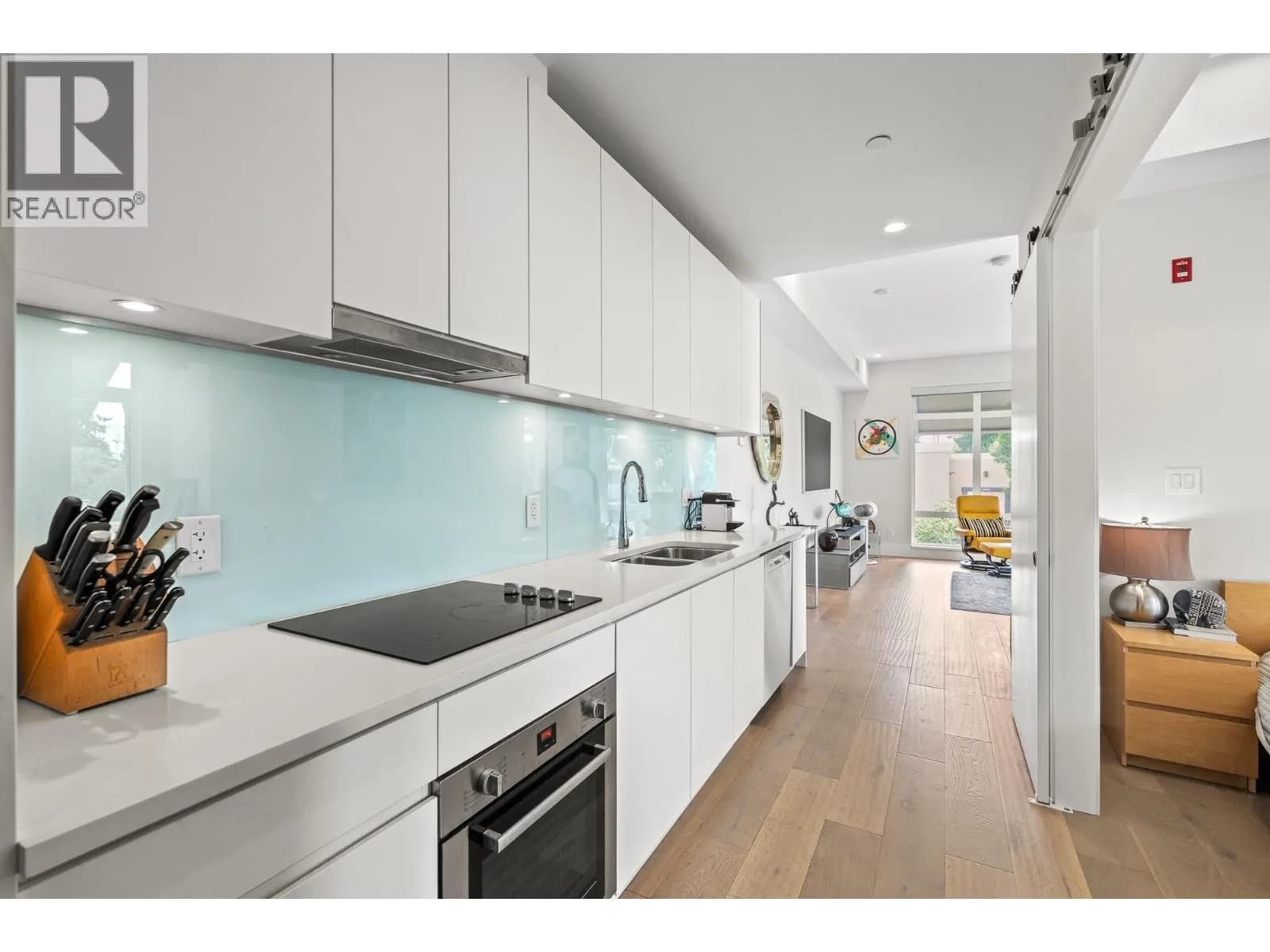 #202 1591 BOWSER AVENUE, North Vancouver, BC photo 5