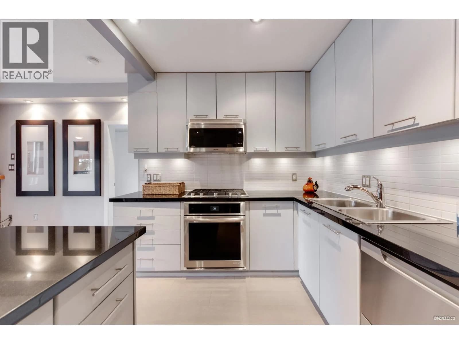 #210 530 RAVEN WOODS DRIVE, North Vancouver, BC photo 5