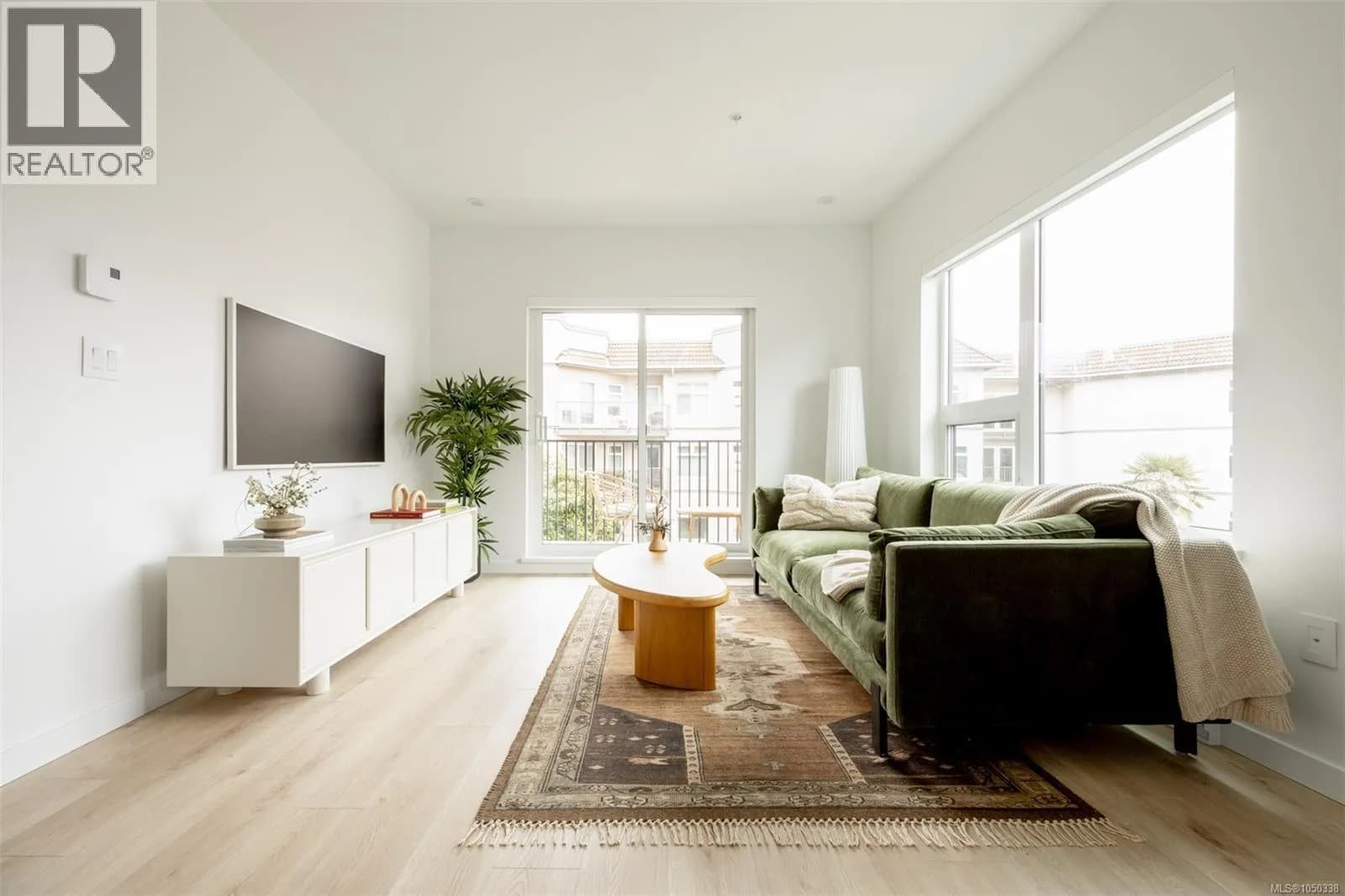 1075 Tillicum Rd, Esquimalt