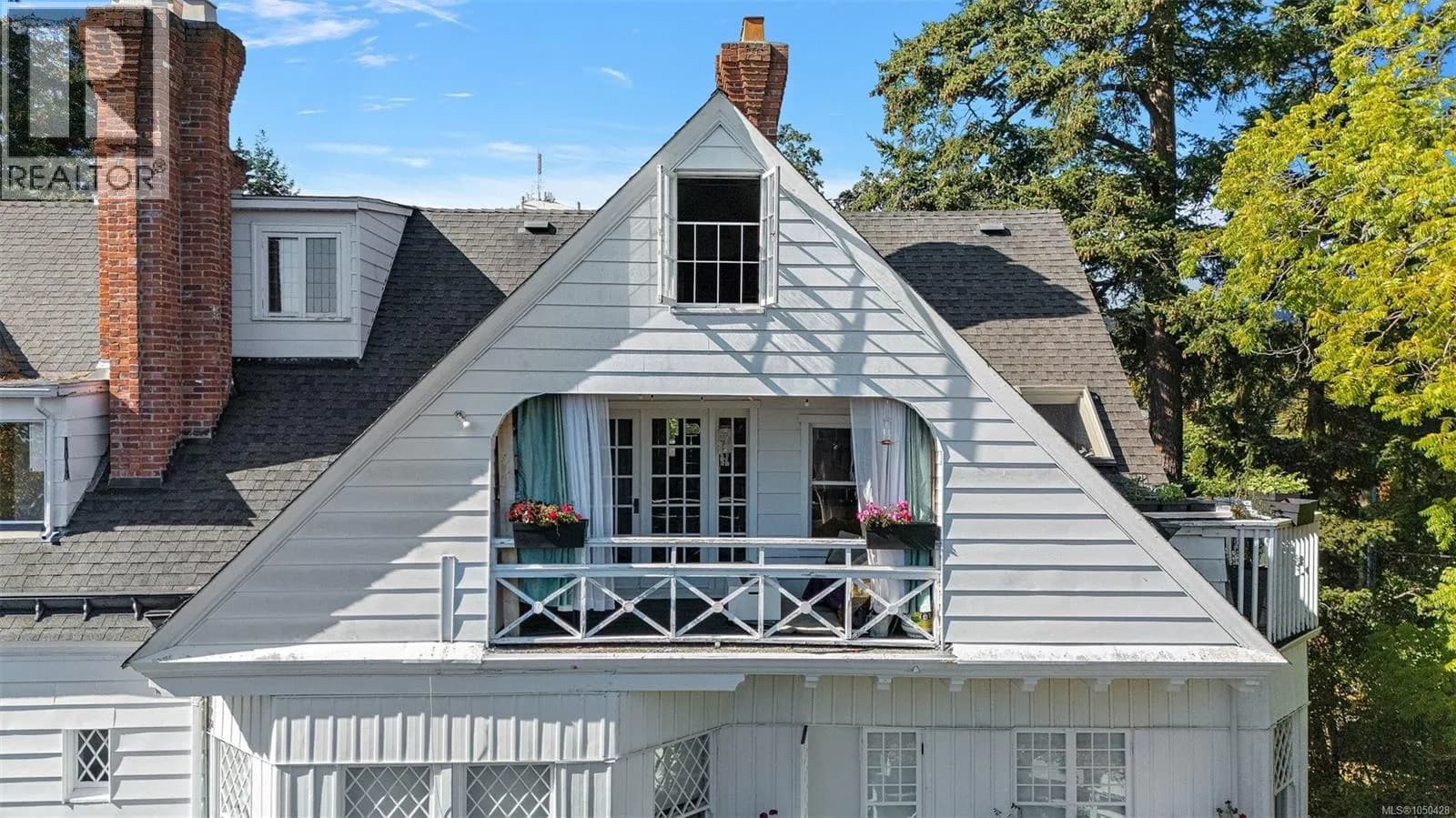 #5 1715 Rockland Ave, Victoria, BC photo 2