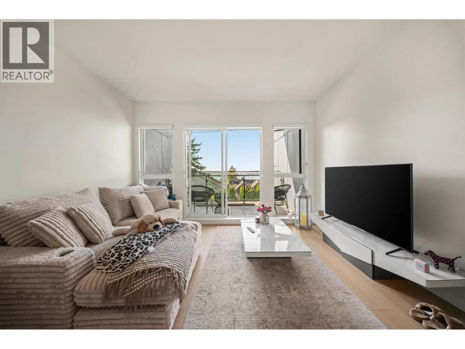 #309 422 E 3RD STREET, North Vancouver, BC photo 2