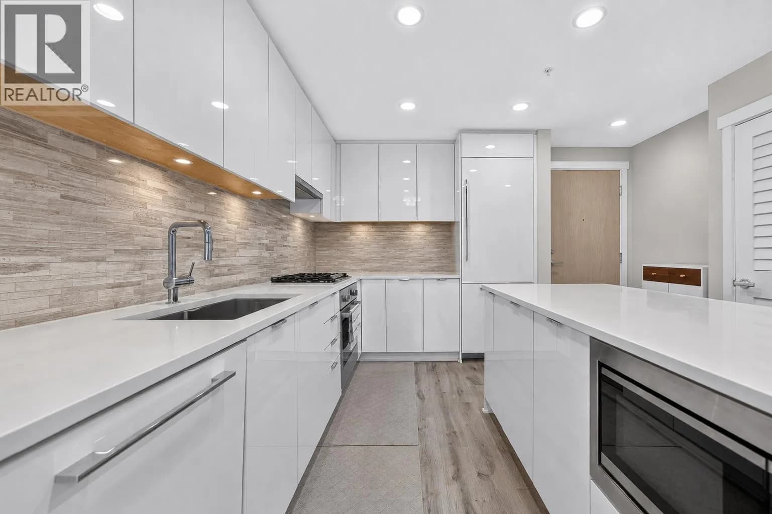 9233 ODLIN ROAD, Richmond
