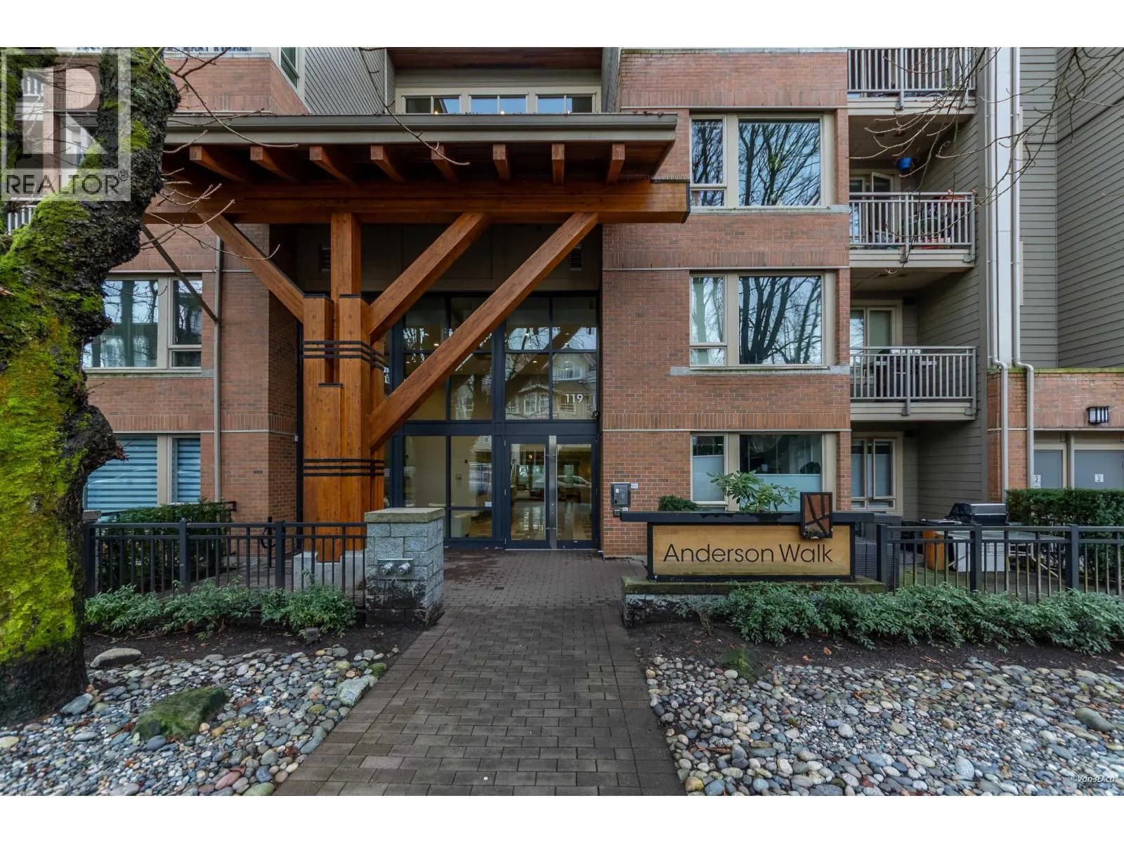 #319 119 W 22ND STREET, North Vancouver, BC photo 2