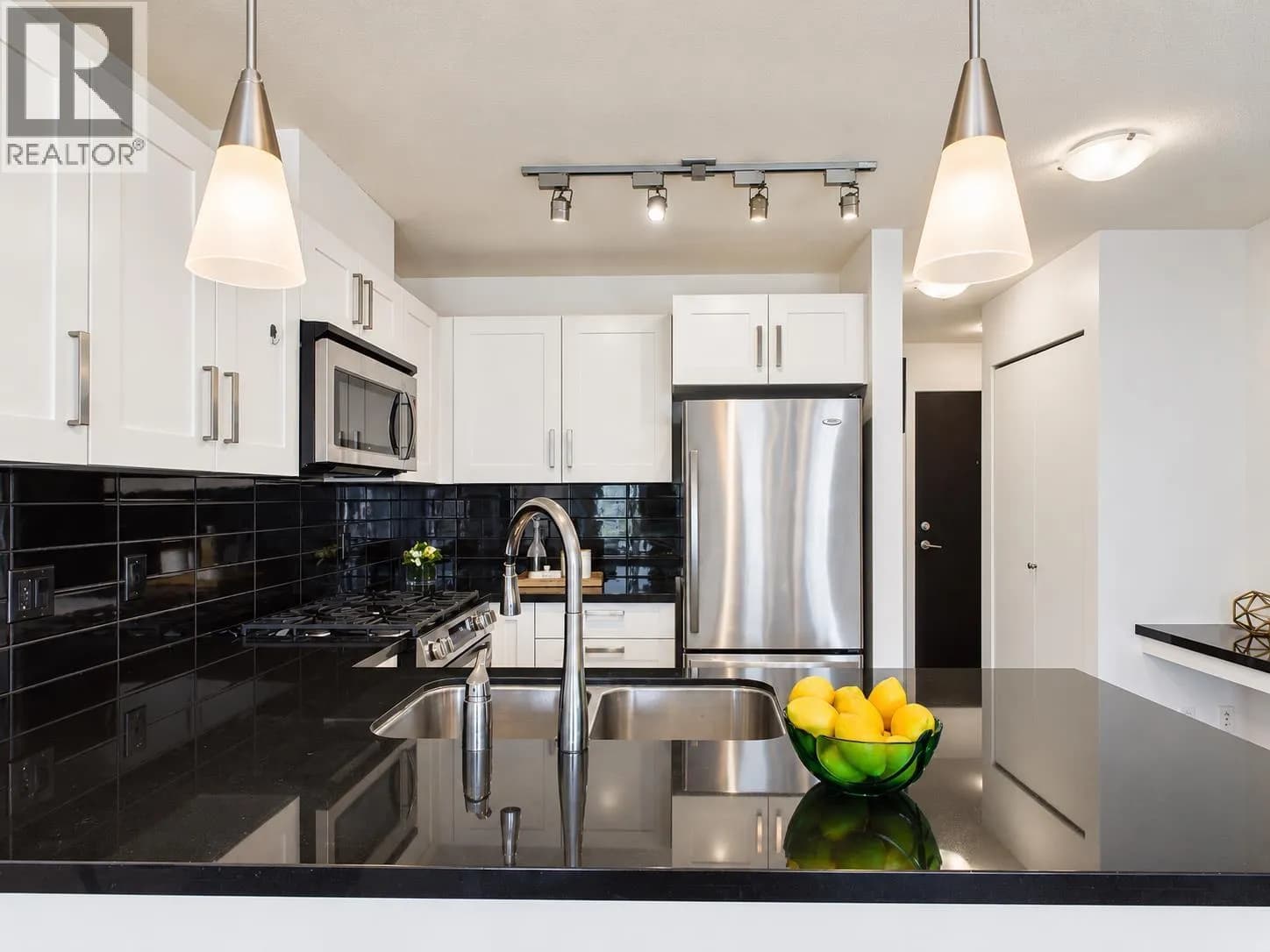 #2805 2133 DOUGLAS ROAD, Burnaby, BC photo 5