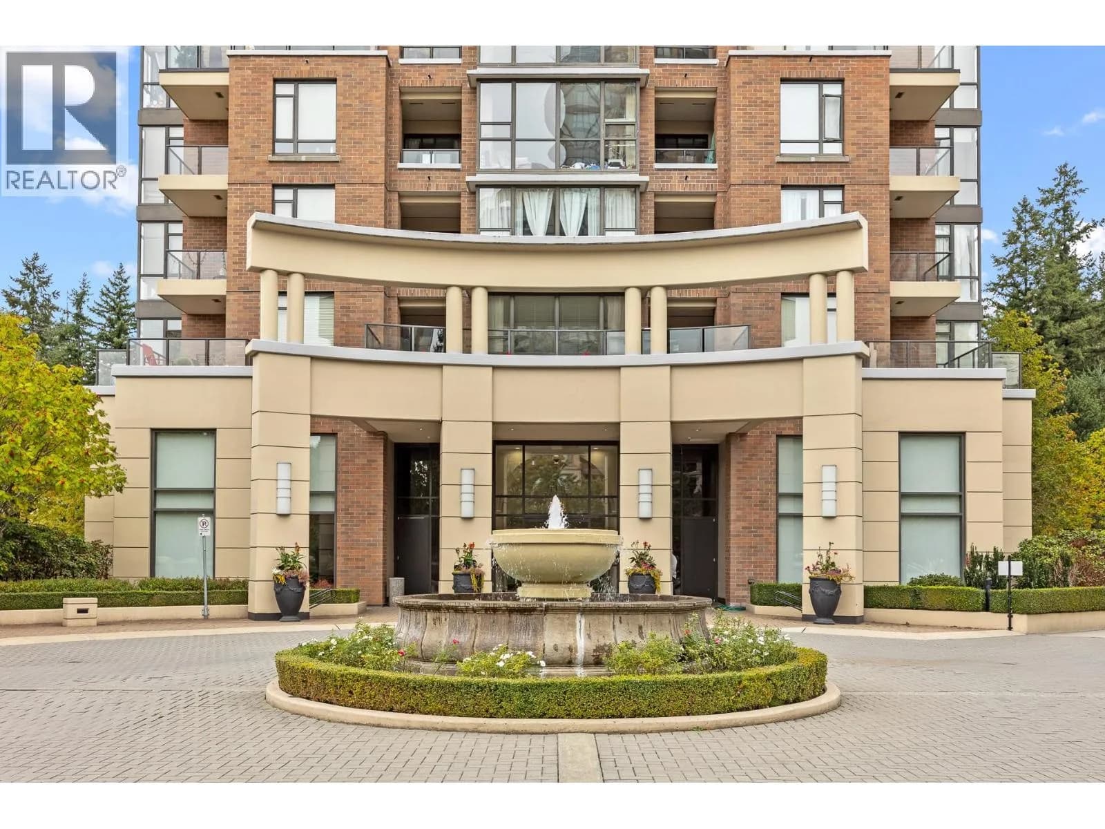 #1802 6823 STATION HILL DRIVE, Burnaby, BC photo 2