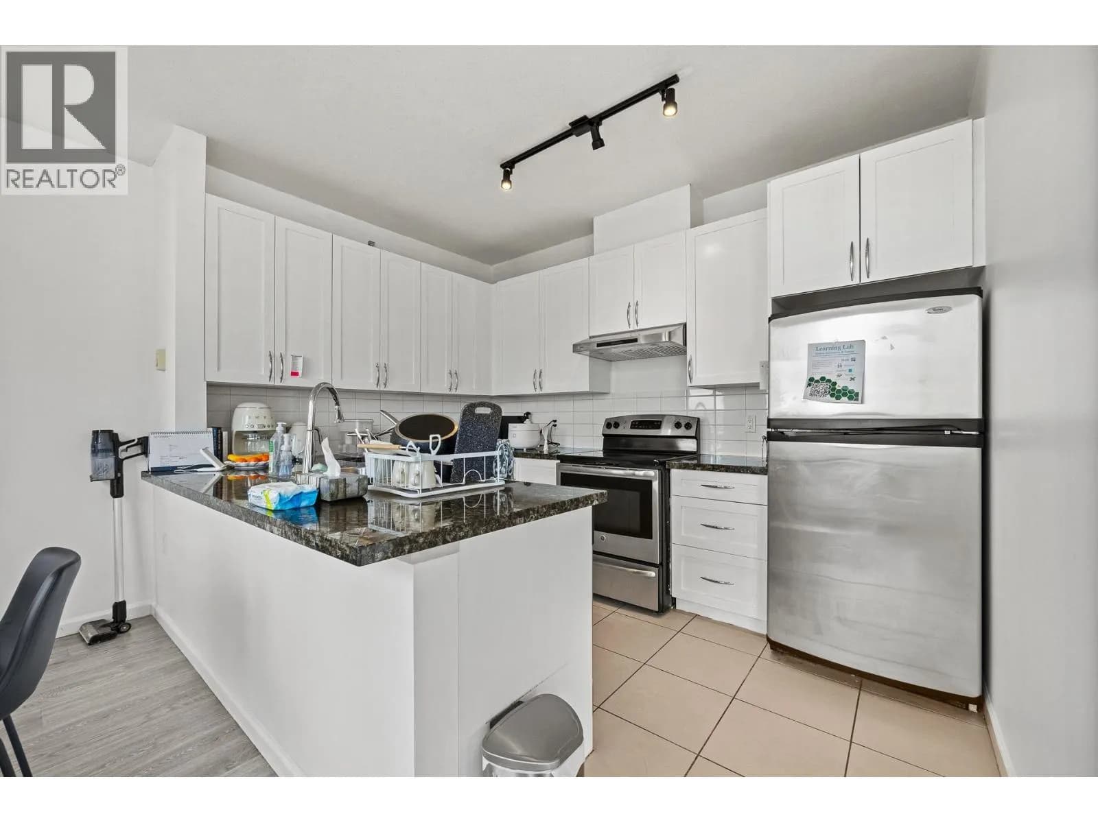 #1802 6823 STATION HILL DRIVE, Burnaby, BC photo 4
