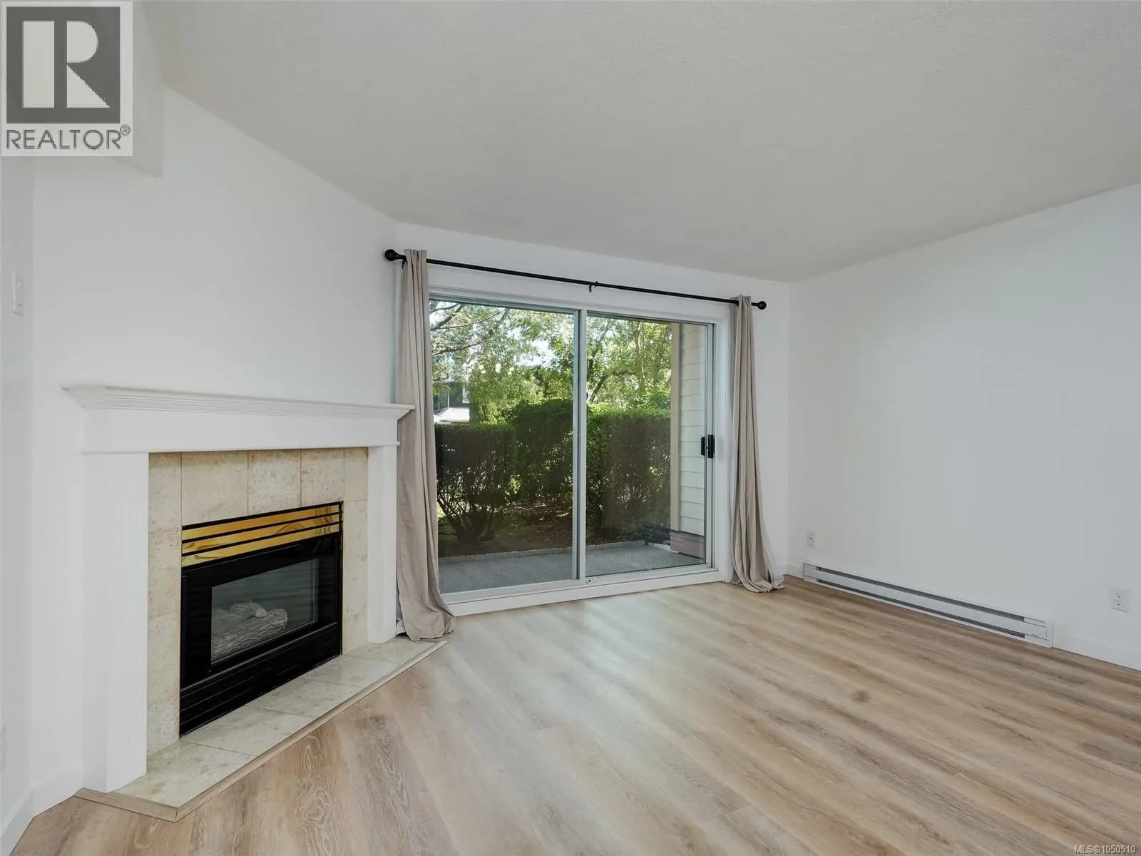 #101 3724 Harriet Rd, Saanich, BC photo 5
