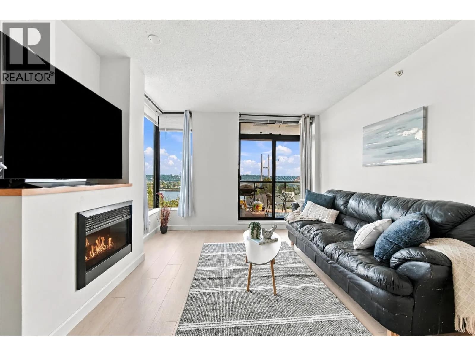 15 E ROYAL AVENUE, New Westminster