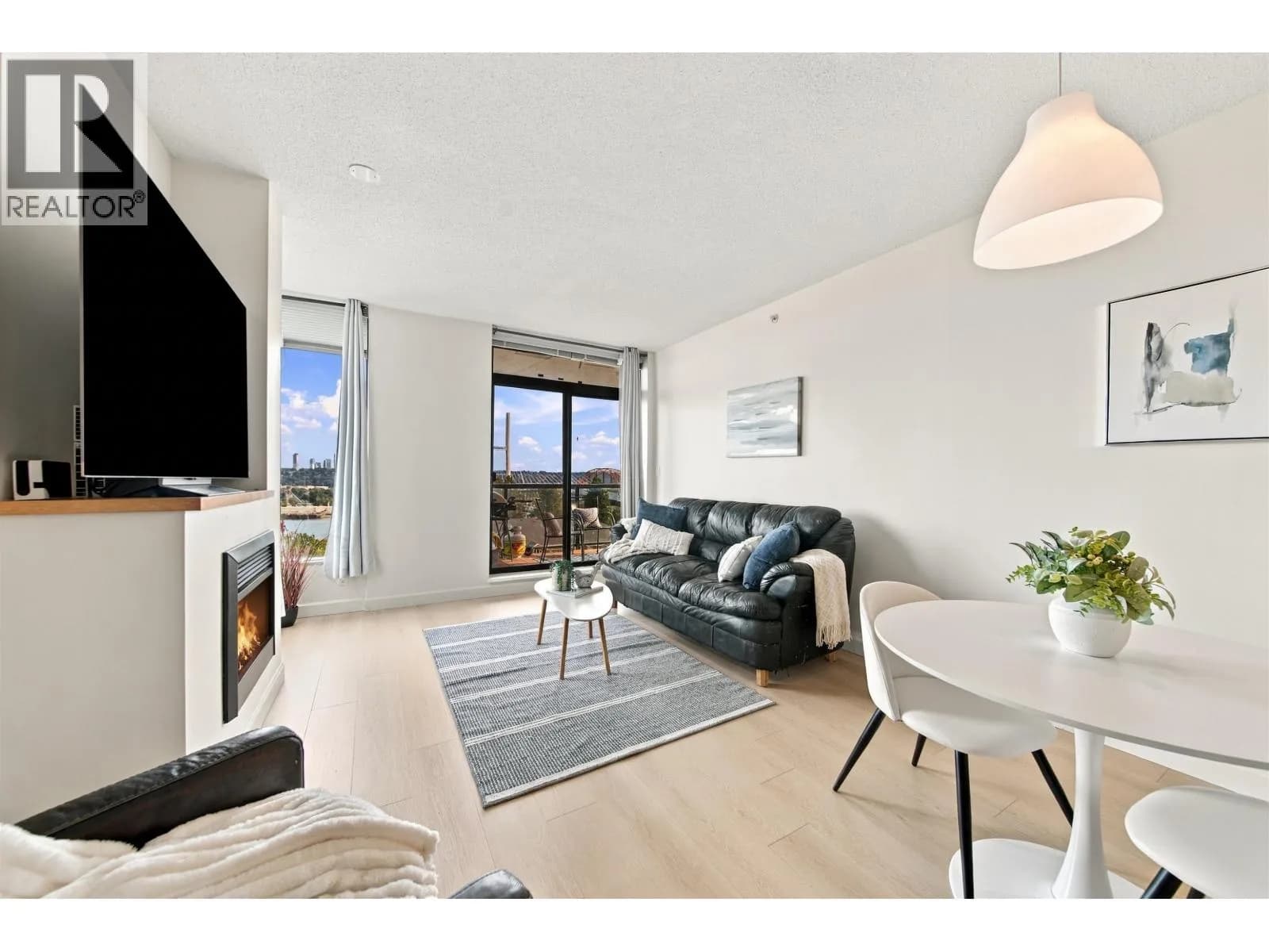 #903 15 E ROYAL AVENUE, New Westminster, BC photo 2