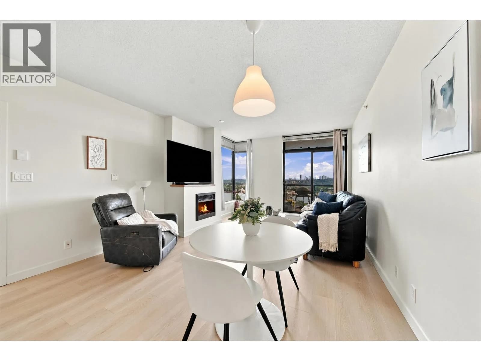 #903 15 E ROYAL AVENUE, New Westminster, BC photo 3