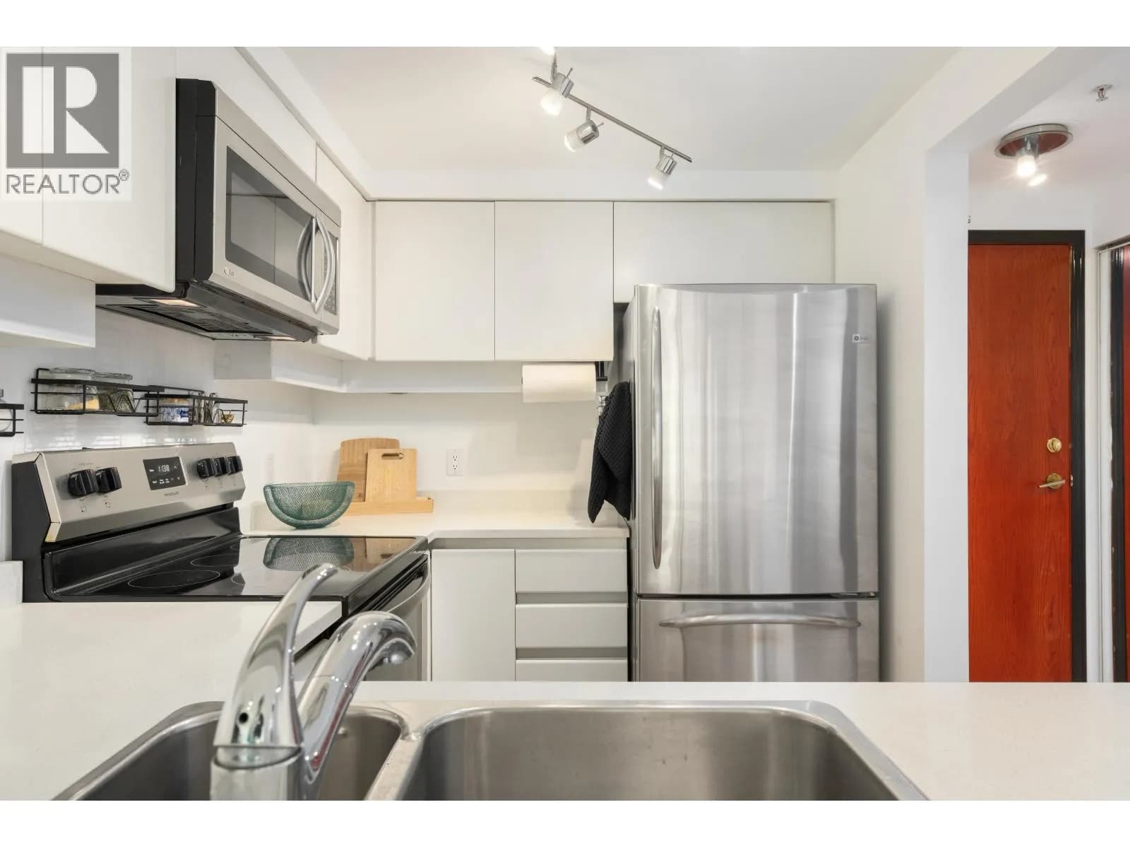 #807 1238 MELVILLE STREET, Vancouver, BC photo 4