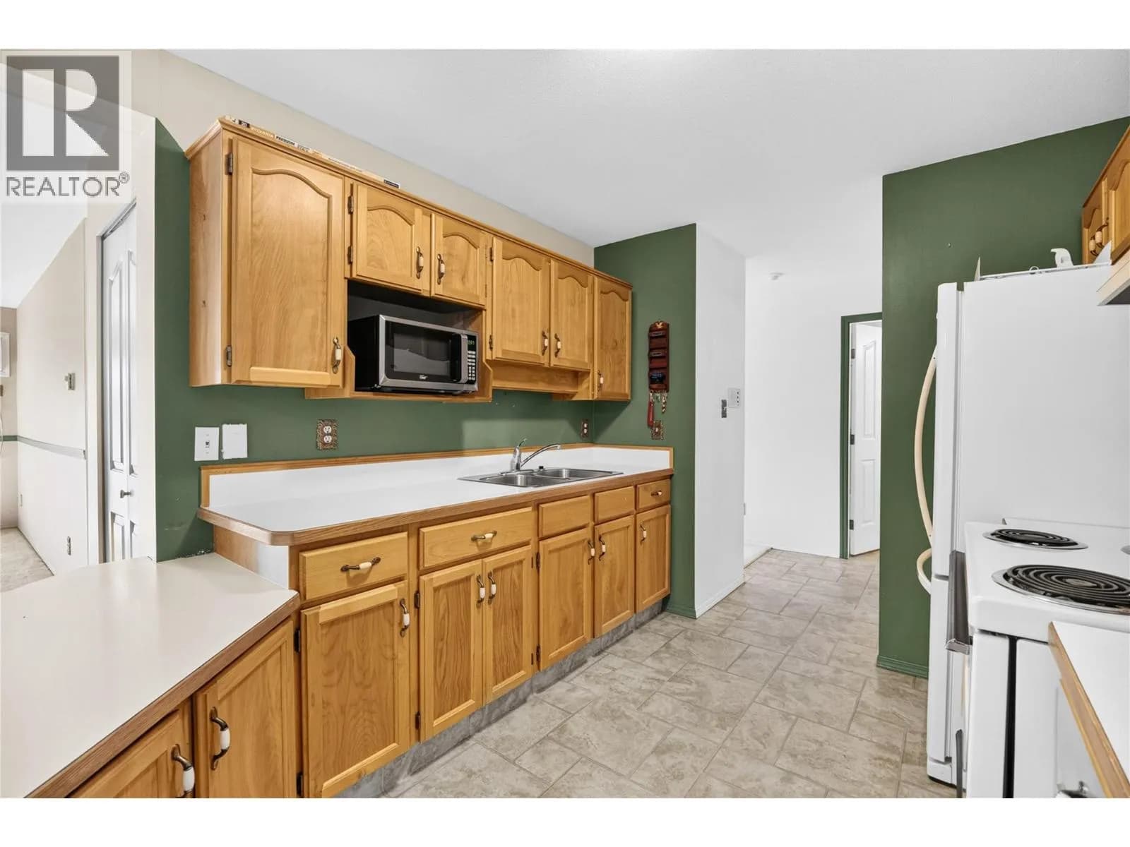 #204 133 Winnipeg Street, Penticton, BC photo 3