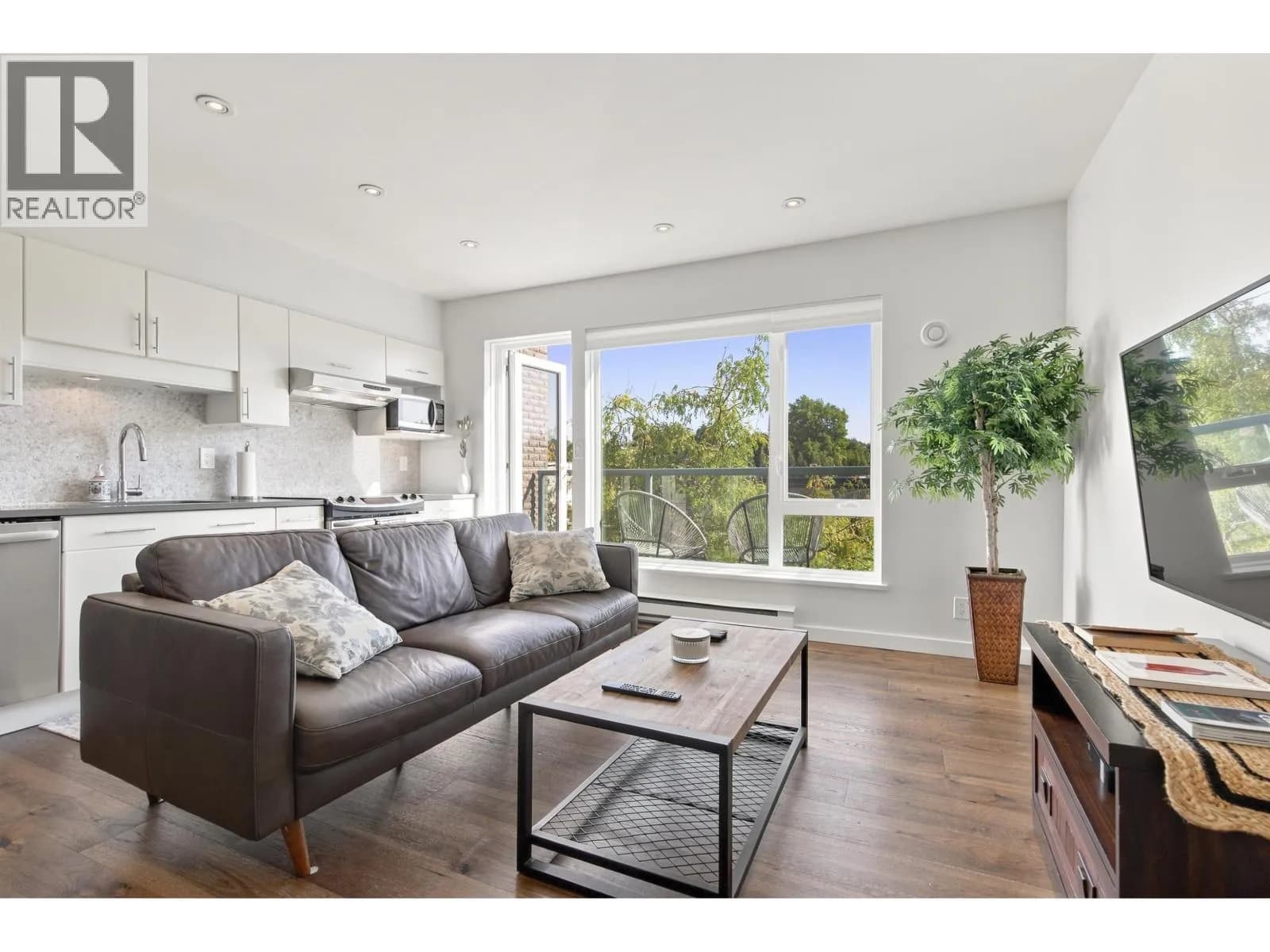 #406 1688 CYPRESS STREET STREET, Vancouver, BC photo 2