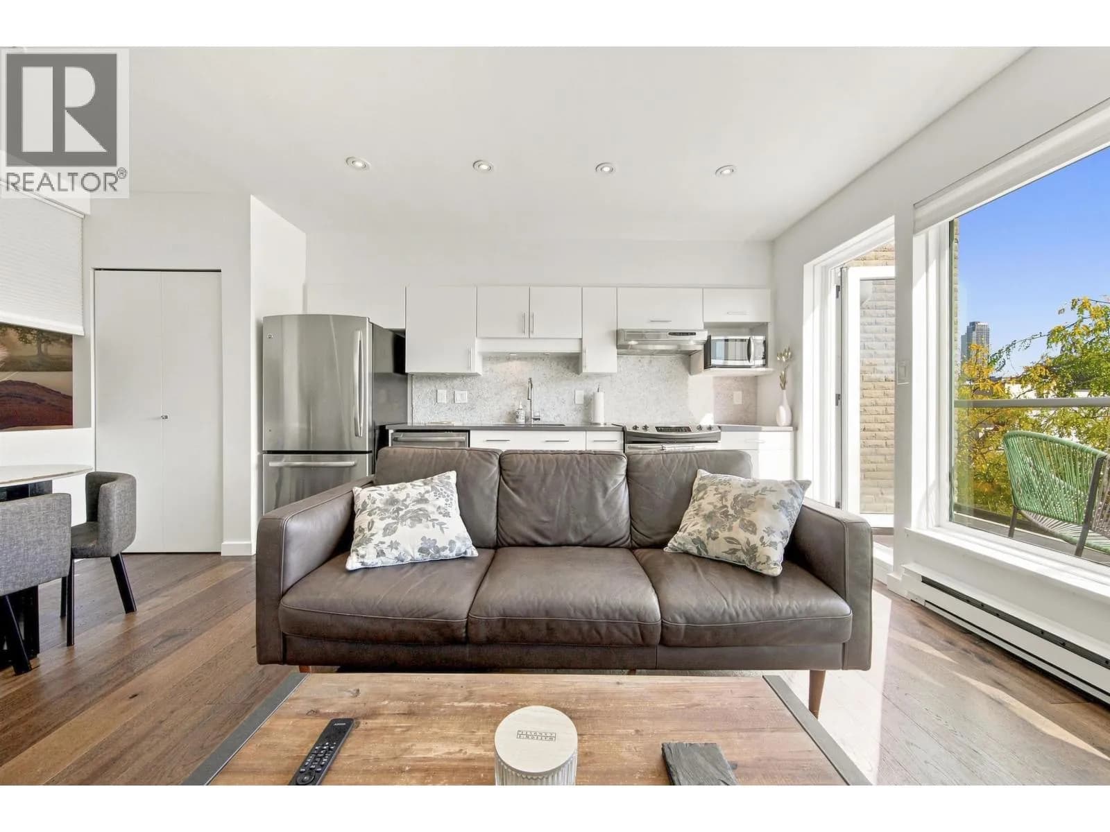 #406 1688 CYPRESS STREET STREET, Vancouver, BC photo 3