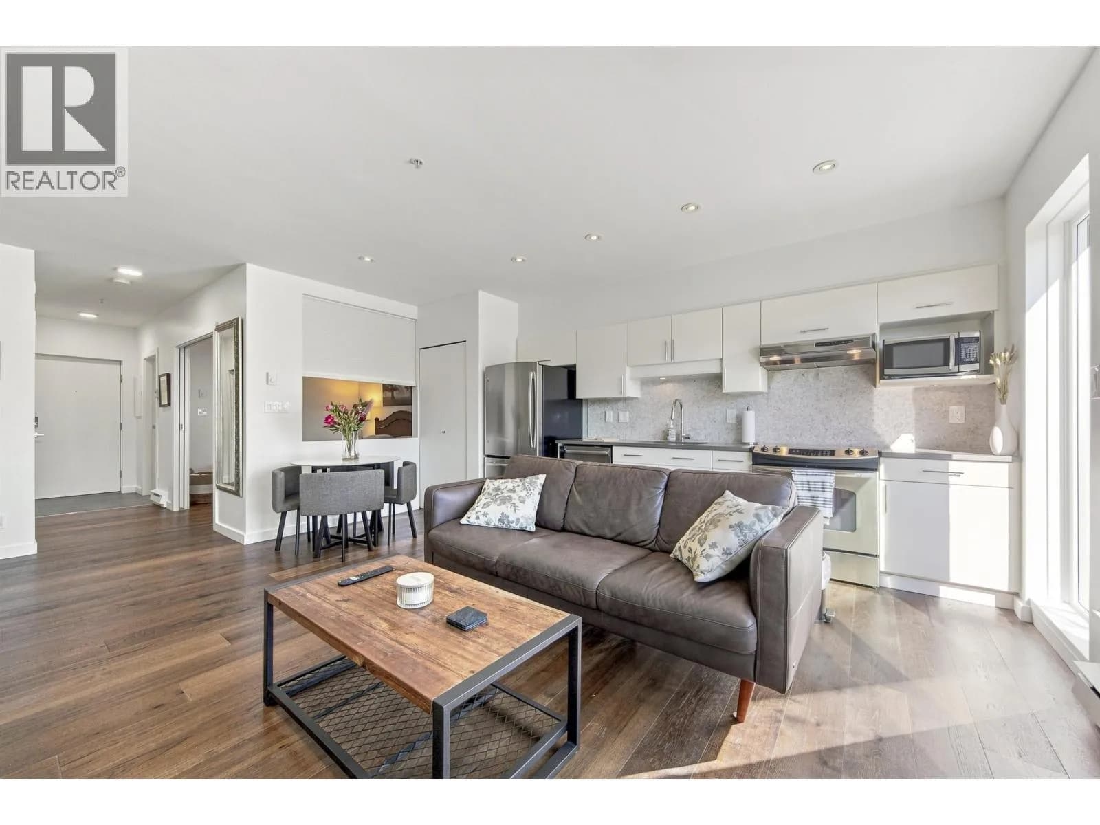 #406 1688 CYPRESS STREET STREET, Vancouver, BC photo 4