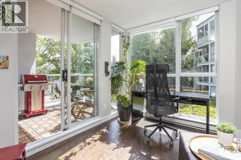 #211 8460 JELLICOE STREET, Vancouver, BC photo 4