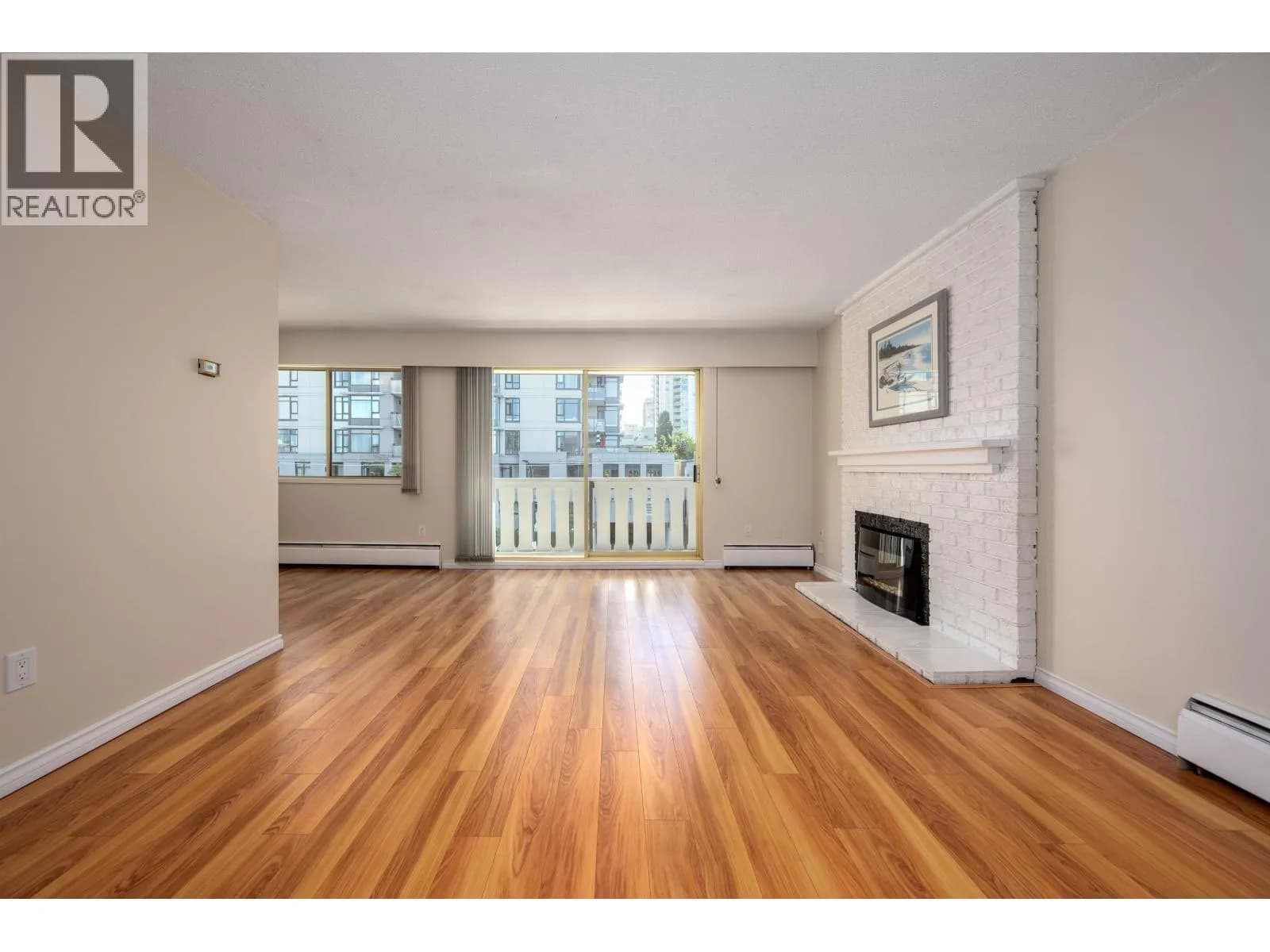 #302 1345 CHESTERFIELD AVENUE, North Vancouver, BC photo 3
