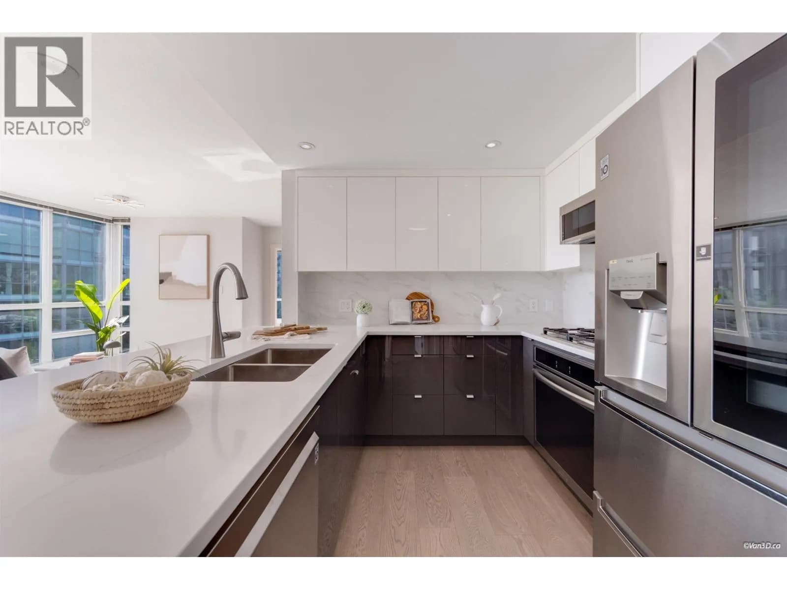 #1106 2978 GLEN DRIVE, Coquitlam, BC photo 4