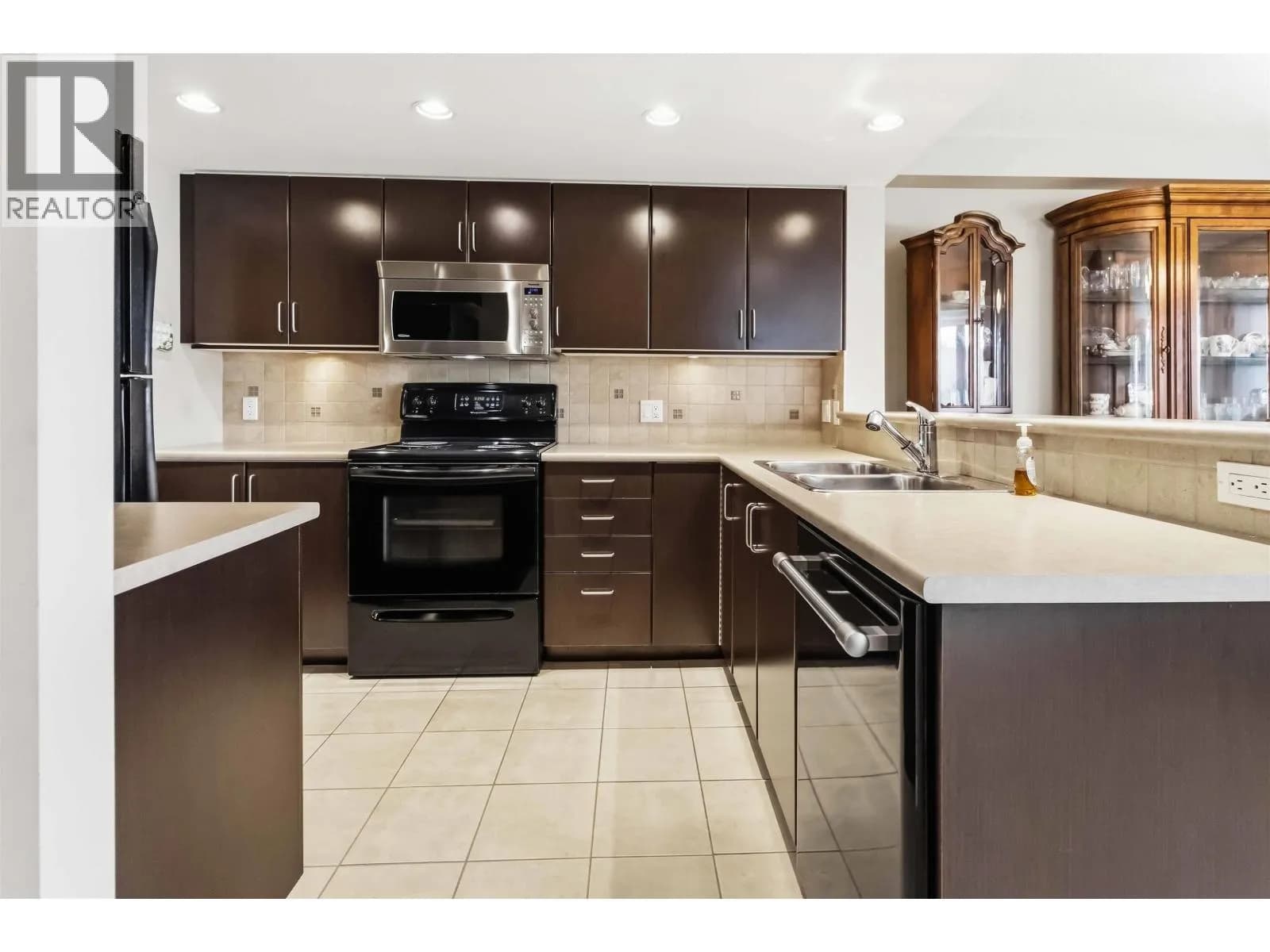 #1006 295 GUILDFORD WAY, Port Moody, BC photo 5