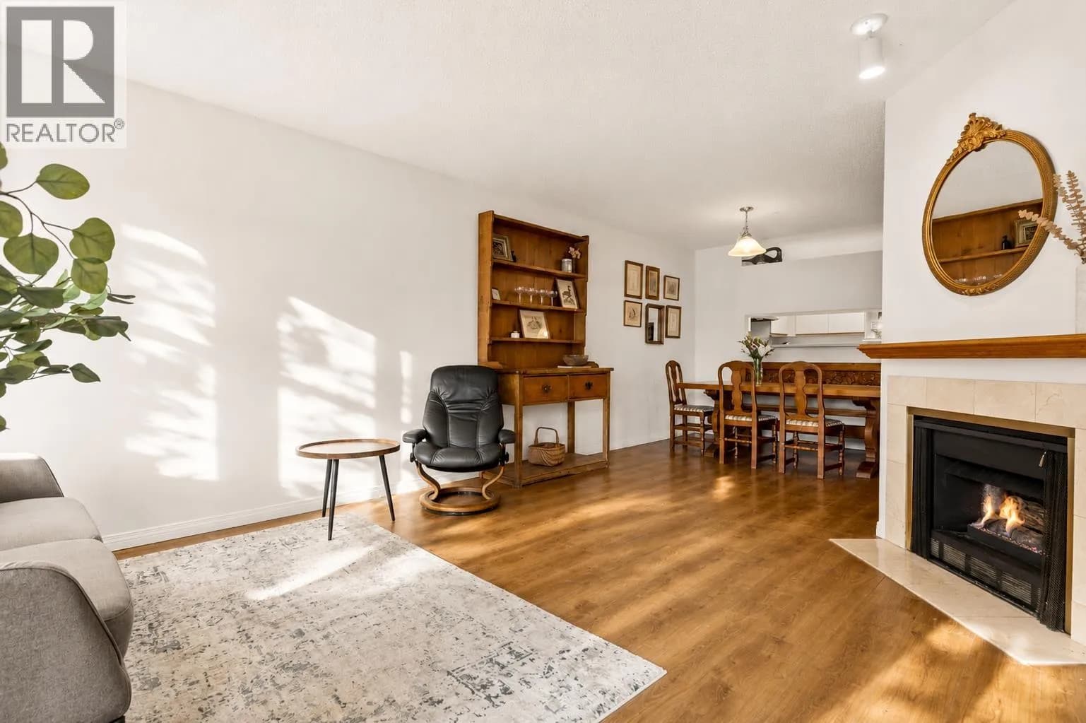 #307 2800 CHESTERFIELD AVENUE, North Vancouver, BC photo 3